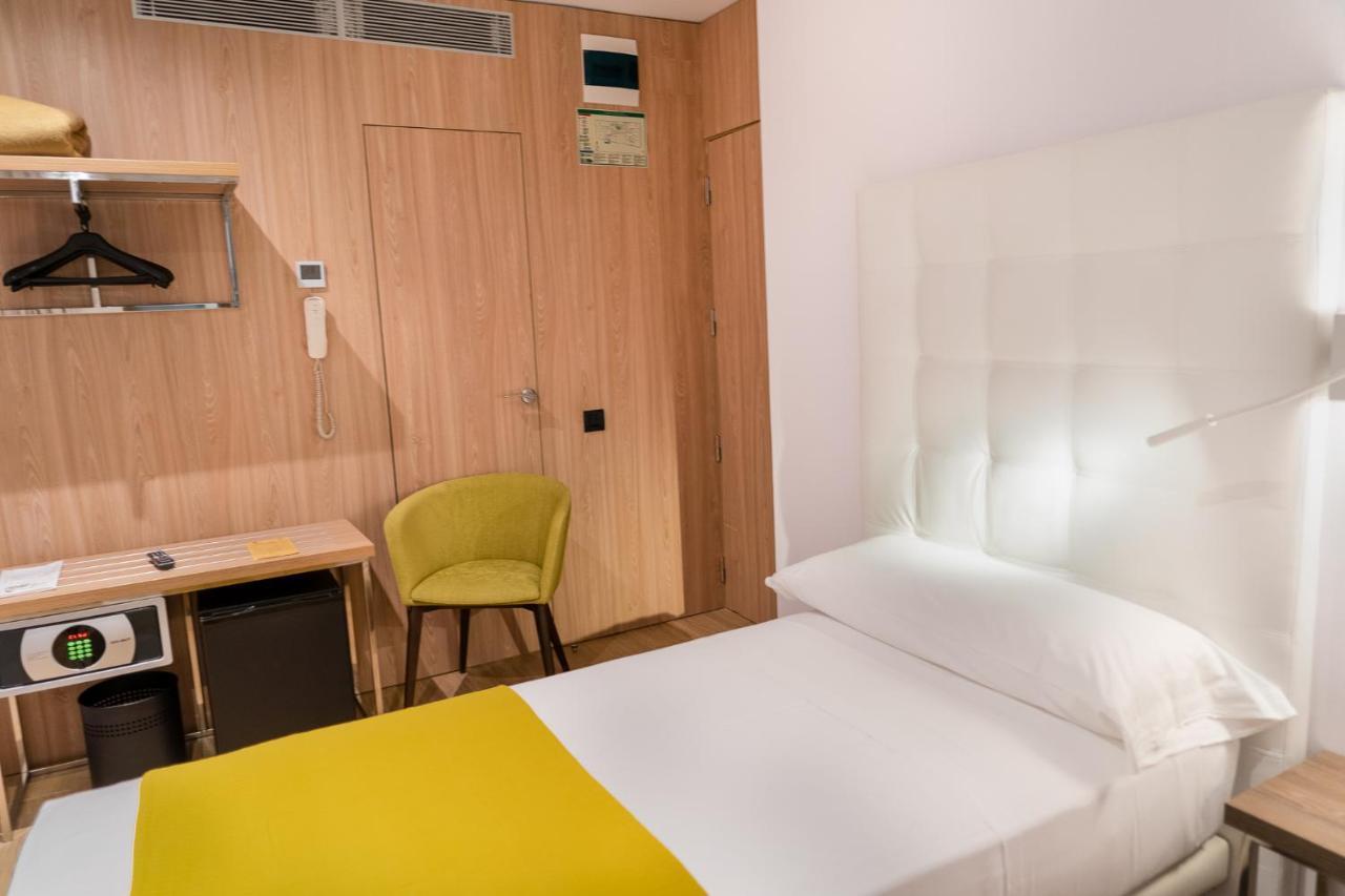 Hotel Caledonian Barcellona Esterno foto